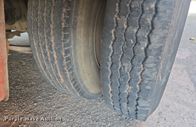 image for item DW8650 1975 Fruehauf C-35L-J3 flatbed trailer