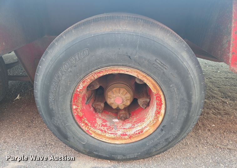 image for item DW8650 1975 Fruehauf C-35L-J3 flatbed trailer