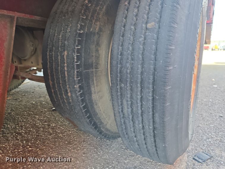 image for item DW8650 1975 Fruehauf C-35L-J3 flatbed trailer