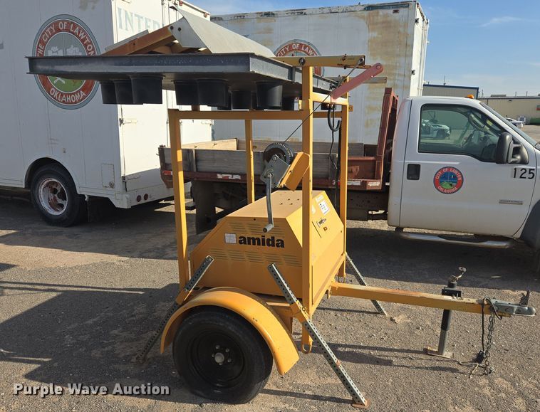 image for item DW8653 Amida ODLSE15LA arrow board trailer