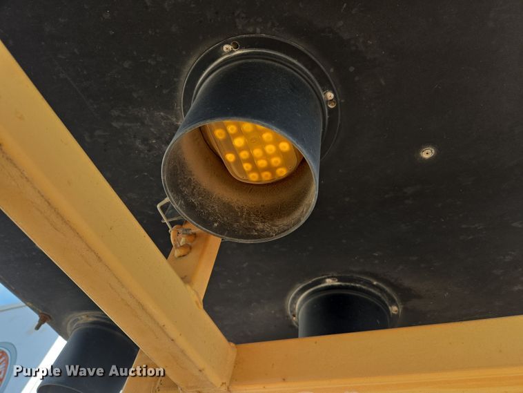 image for item DW8653 Amida ODLSE15LA arrow board trailer