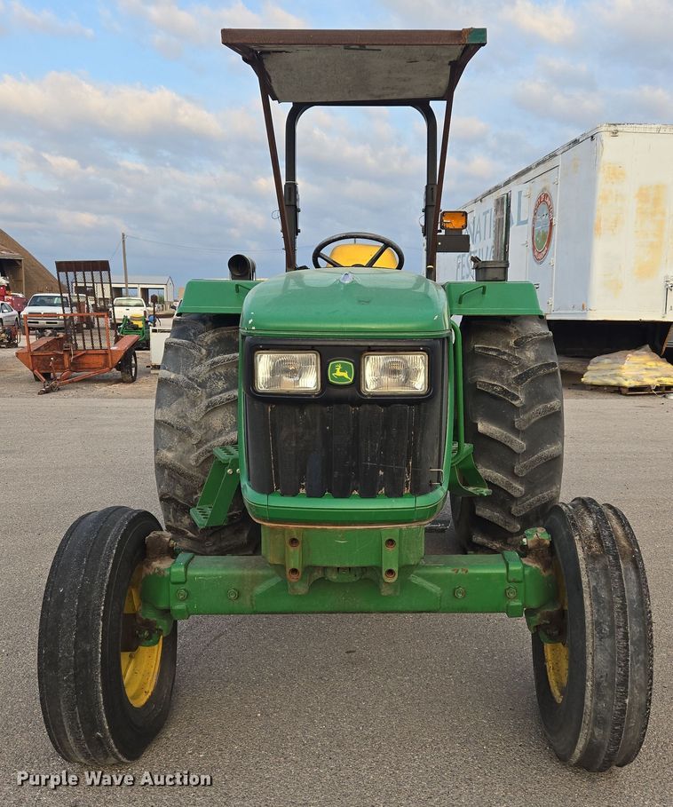 image for item DW8664 2011 John Deere 5075E tractor