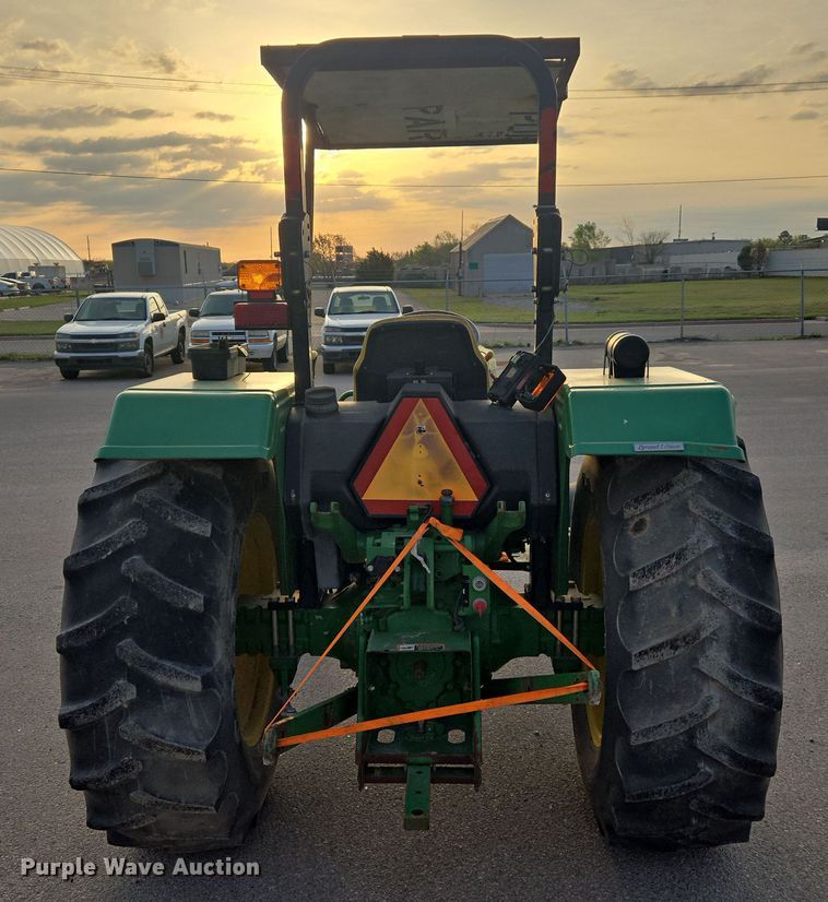 image for item DW8664 2011 John Deere 5075E tractor