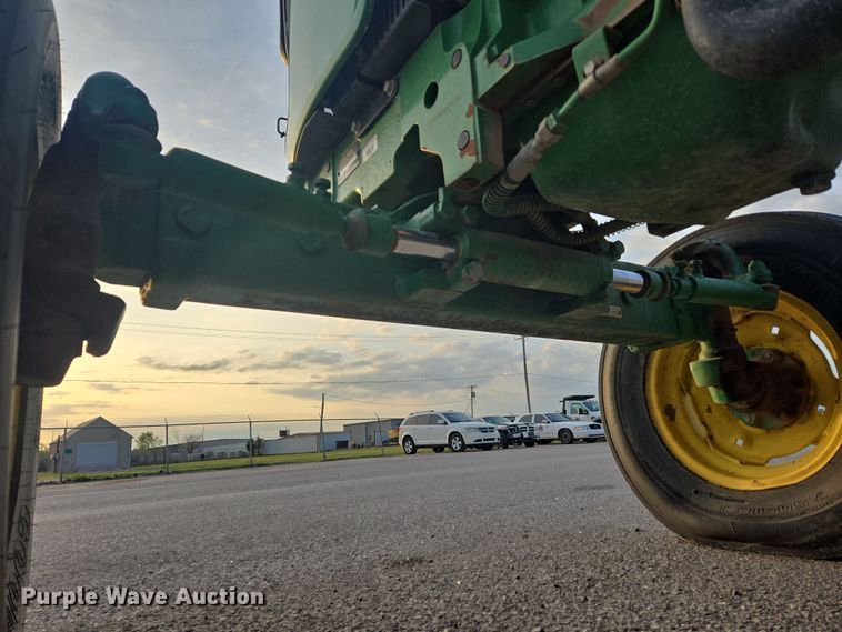 image for item DW8664 2011 John Deere 5075E tractor