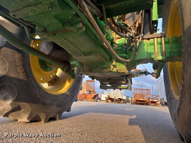 image for item DW8664 2011 John Deere 5075E tractor