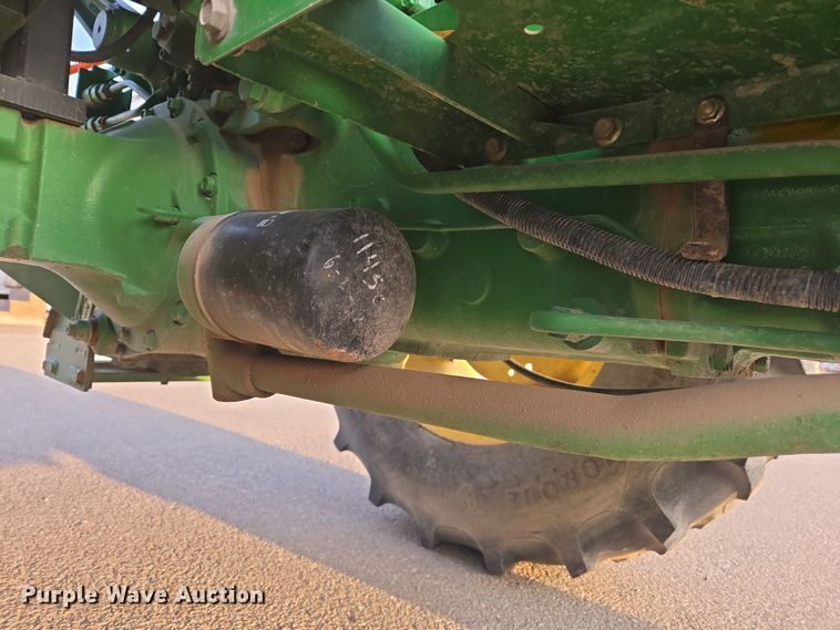 image for item DW8664 2011 John Deere 5075E tractor