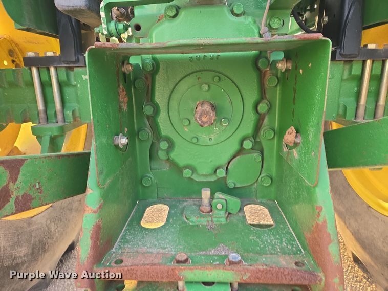 image for item DW8664 2011 John Deere 5075E tractor