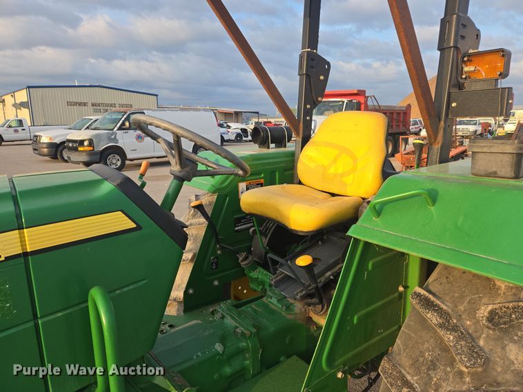 image for item DW8664 2011 John Deere 5075E tractor