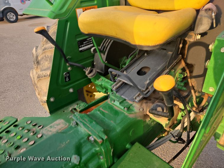 image for item DW8664 2011 John Deere 5075E tractor
