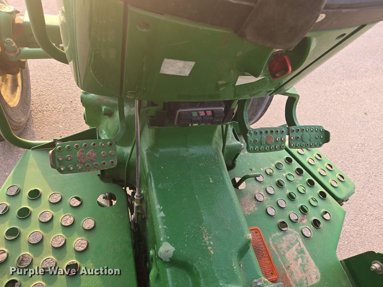 image for item DW8664 2011 John Deere 5075E tractor