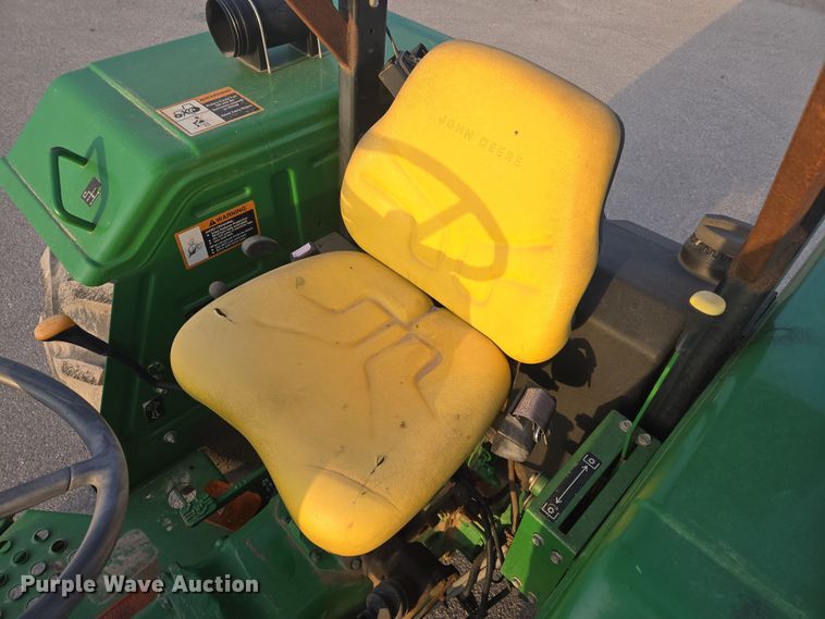 image for item DW8664 2011 John Deere 5075E tractor