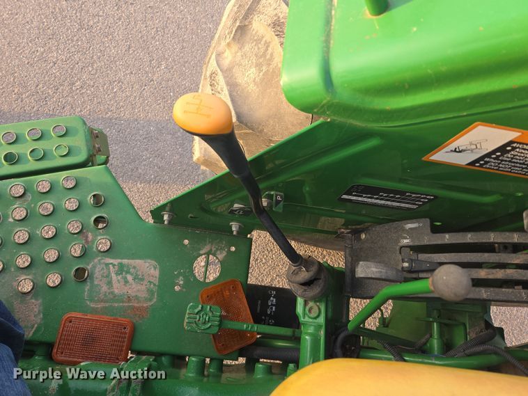 image for item DW8664 2011 John Deere 5075E tractor