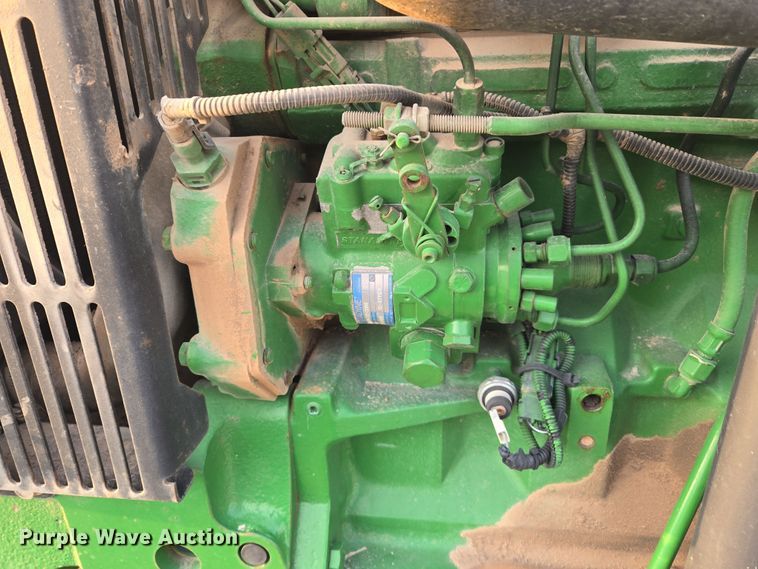 image for item DW8664 2011 John Deere 5075E tractor