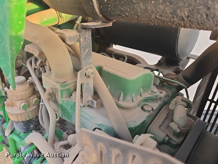 image for item DW8664 2011 John Deere 5075E tractor