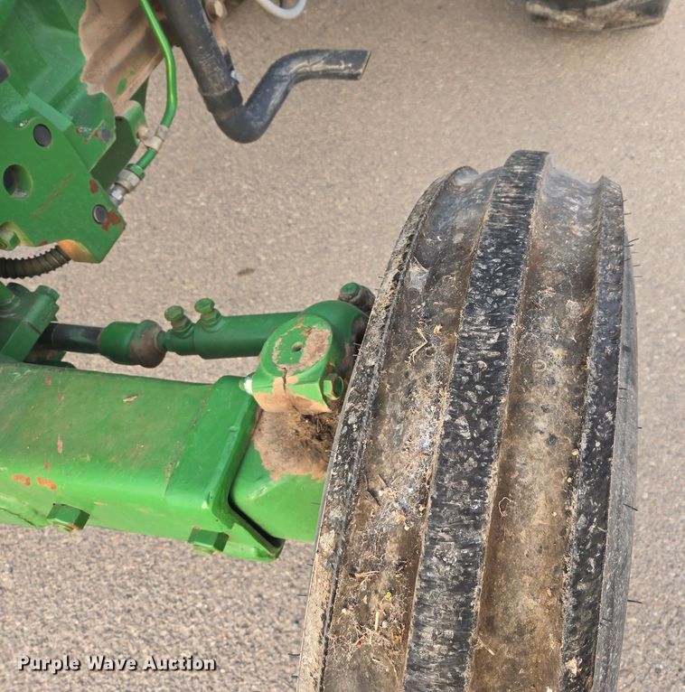 image for item DW8664 2011 John Deere 5075E tractor