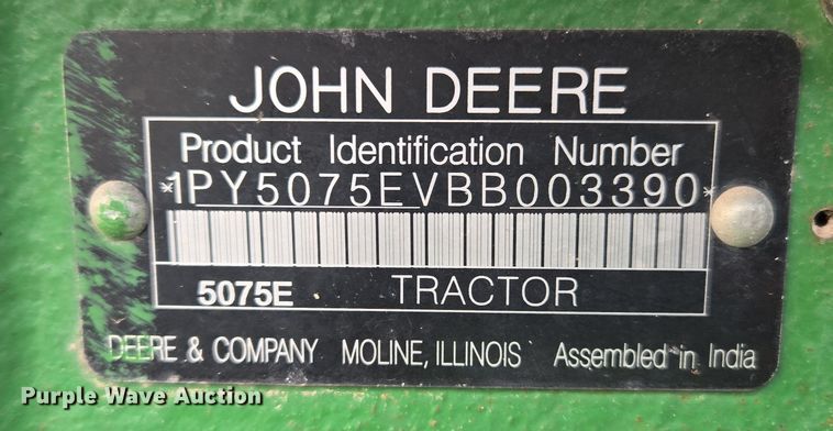 image for item DW8664 2011 John Deere 5075E tractor