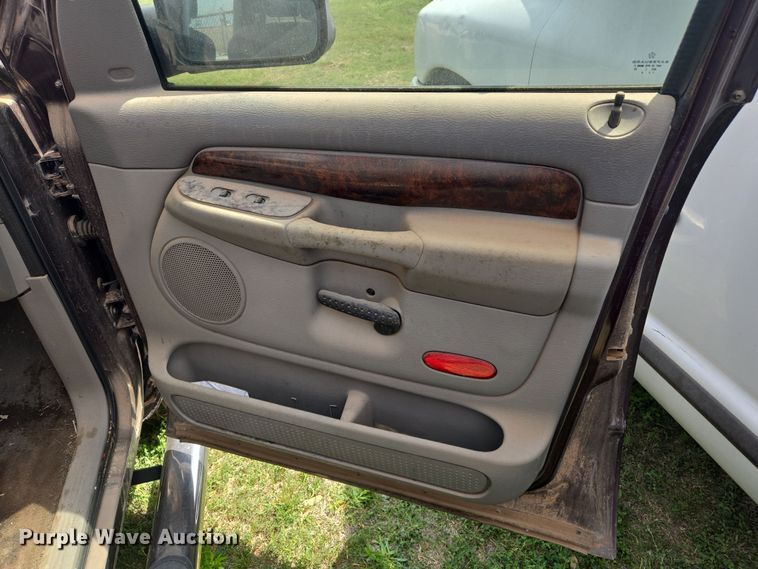 image for item DW8667 2004 Dodge Ram 1500 Quad Cab pickup truck