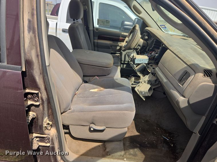 image for item DW8667 2004 Dodge Ram 1500 Quad Cab pickup truck