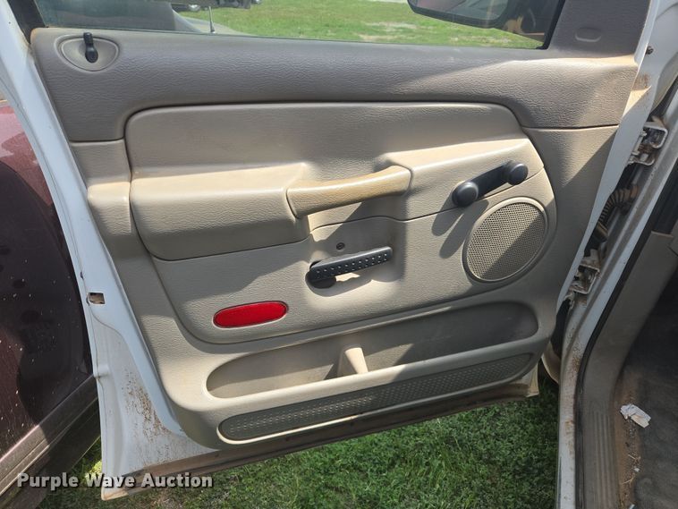 image for item DW8668 2004 Dodge Ram 2500 Quad Cab pickup truck