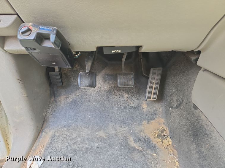 image for item DW8668 2004 Dodge Ram 2500 Quad Cab pickup truck