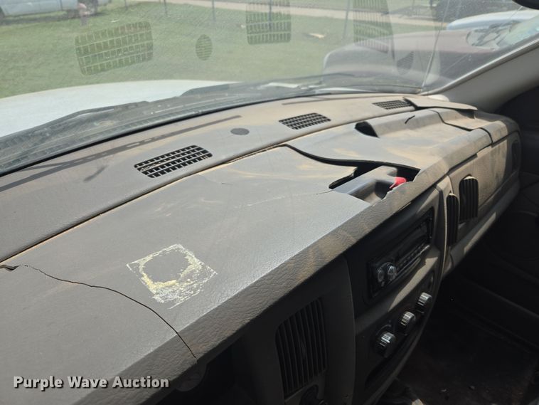 image for item DW8668 2004 Dodge Ram 2500 Quad Cab pickup truck