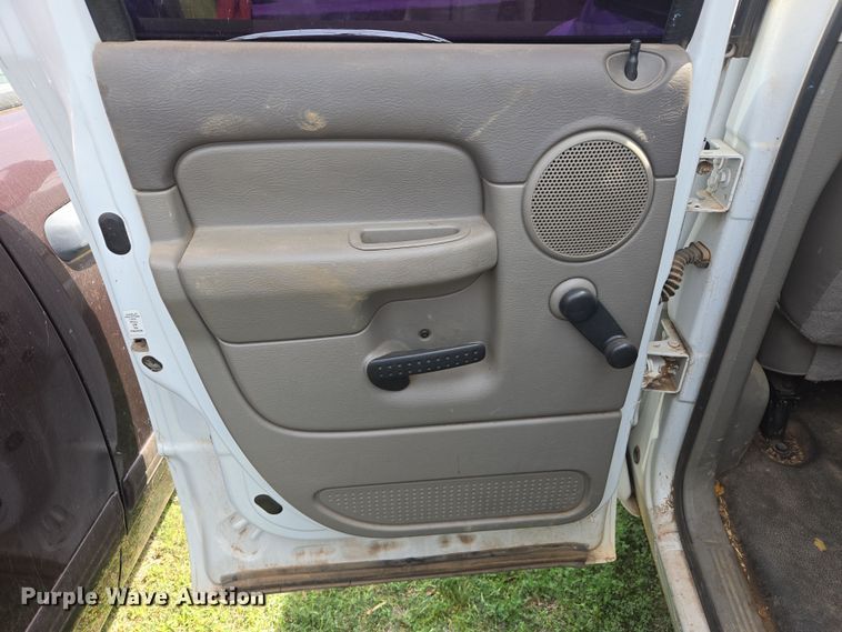 image for item DW8668 2004 Dodge Ram 2500 Quad Cab pickup truck