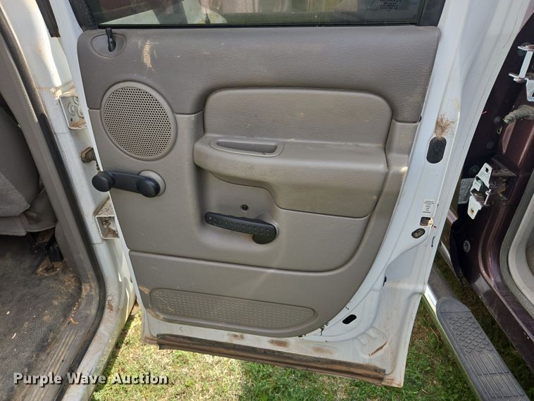 image for item DW8668 2004 Dodge Ram 2500 Quad Cab pickup truck