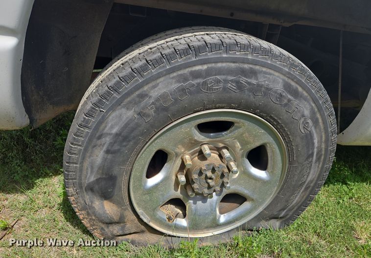 image for item DW8668 2004 Dodge Ram 2500 Quad Cab pickup truck