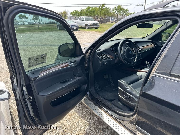 image for item DW8670 2011 BMW X5 SUV