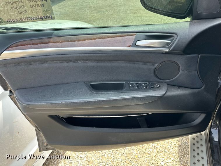 image for item DW8670 2011 BMW X5 SUV