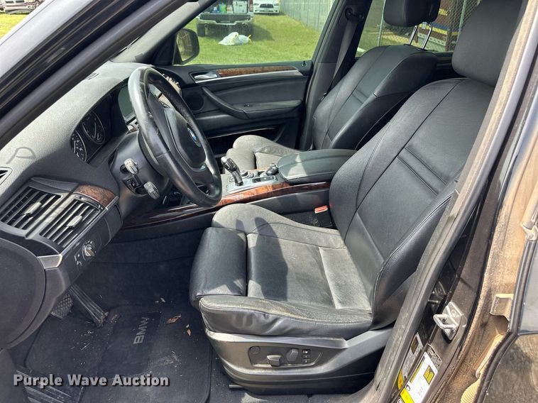image for item DW8670 2011 BMW X5 SUV