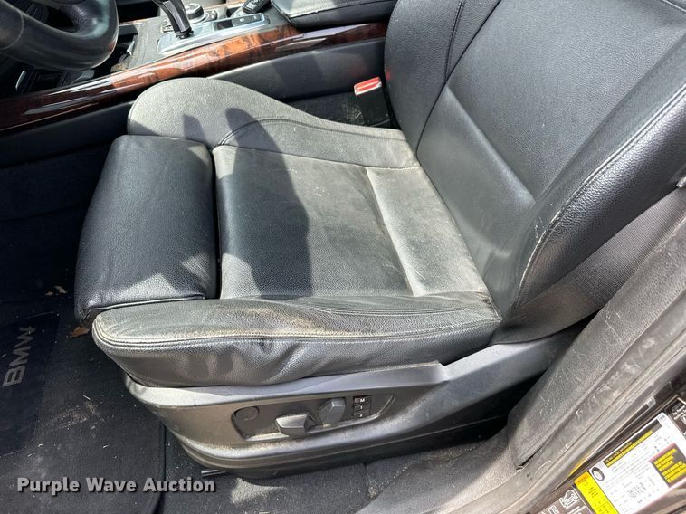 image for item DW8670 2011 BMW X5 SUV