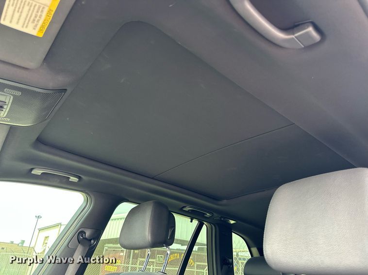 image for item DW8670 2011 BMW X5 SUV