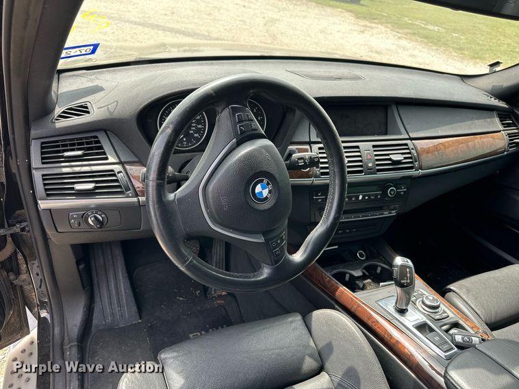 image for item DW8670 2011 BMW X5 SUV