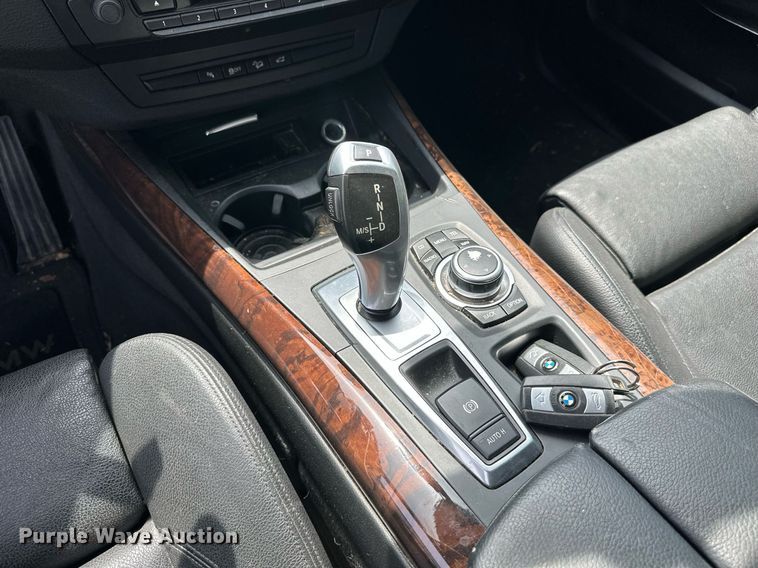 image for item DW8670 2011 BMW X5 SUV