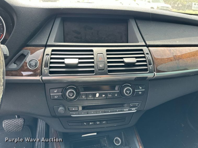 image for item DW8670 2011 BMW X5 SUV