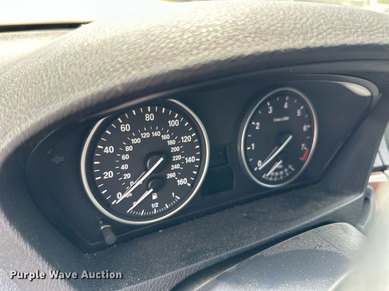 image for item DW8670 2011 BMW X5 SUV