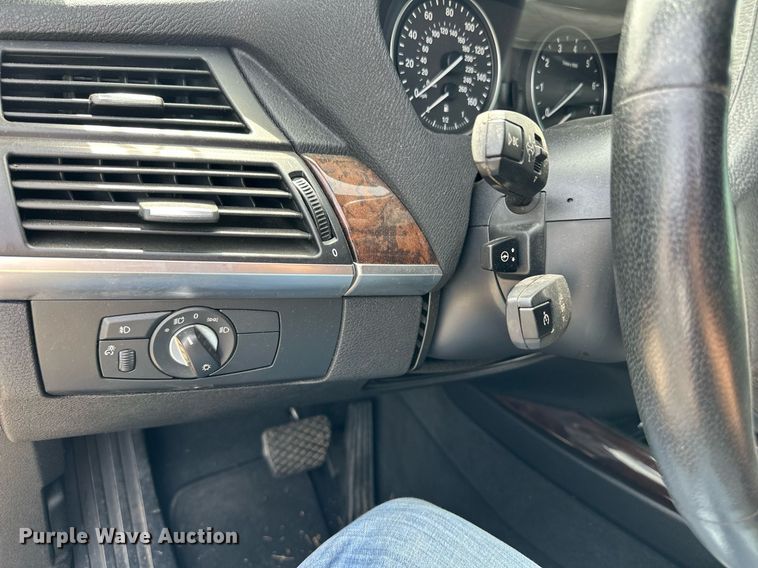 image for item DW8670 2011 BMW X5 SUV