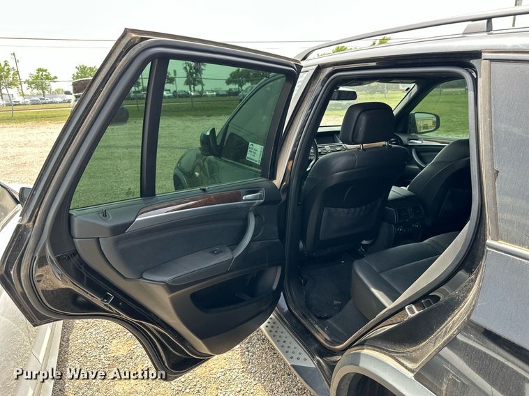 image for item DW8670 2011 BMW X5 SUV