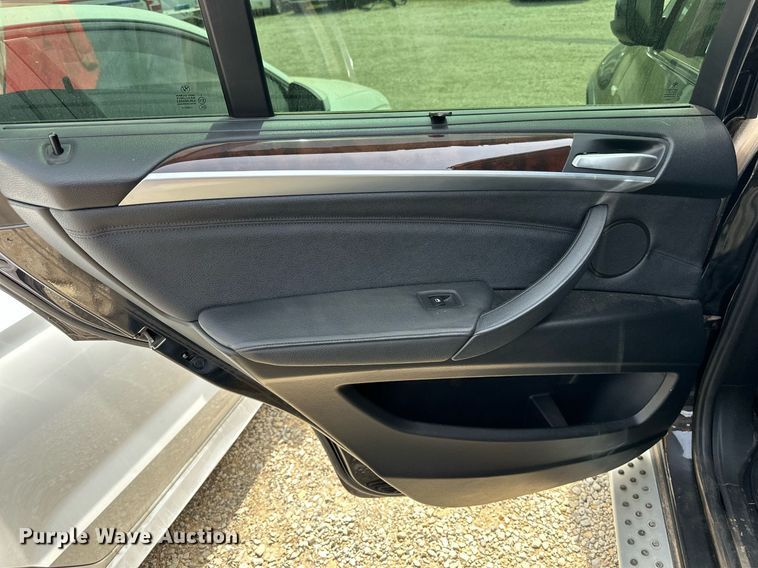 image for item DW8670 2011 BMW X5 SUV