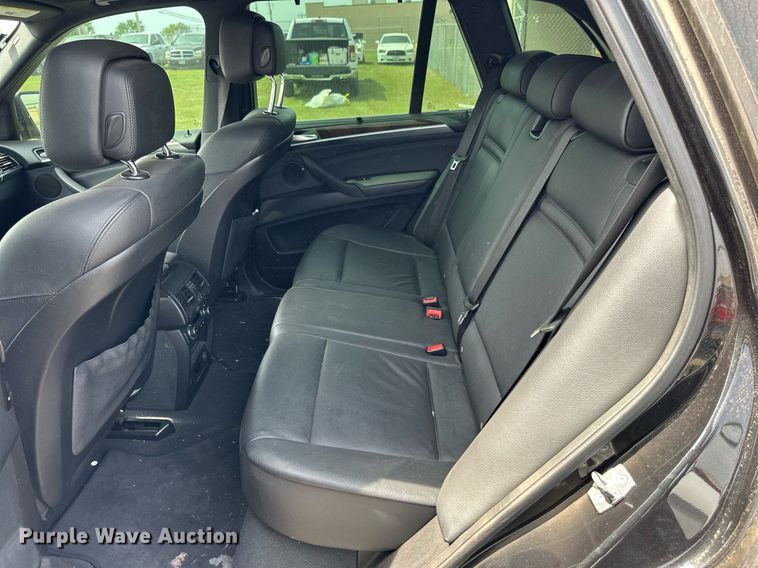 image for item DW8670 2011 BMW X5 SUV