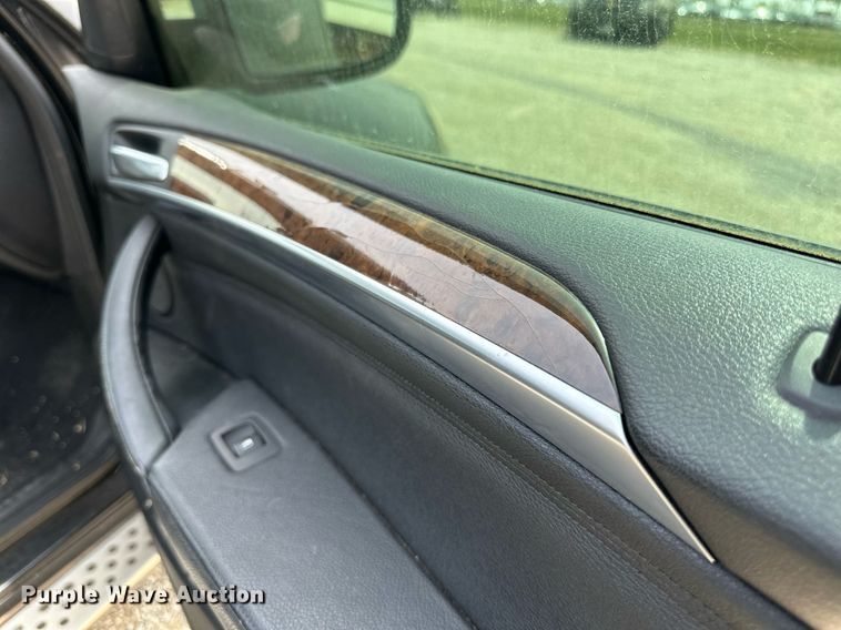 image for item DW8670 2011 BMW X5 SUV