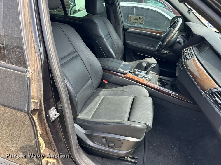 image for item DW8670 2011 BMW X5 SUV