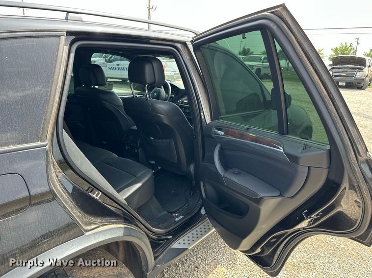image for item DW8670 2011 BMW X5 SUV