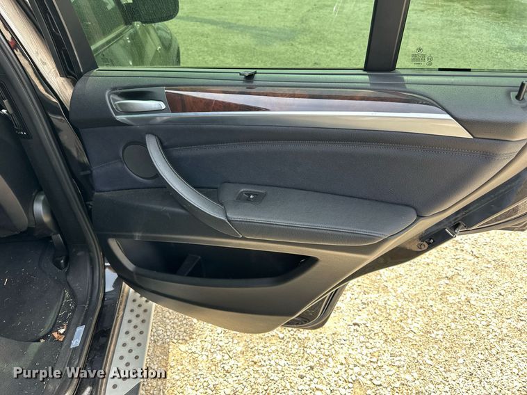 image for item DW8670 2011 BMW X5 SUV