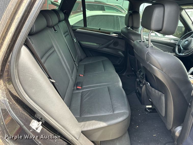 image for item DW8670 2011 BMW X5 SUV