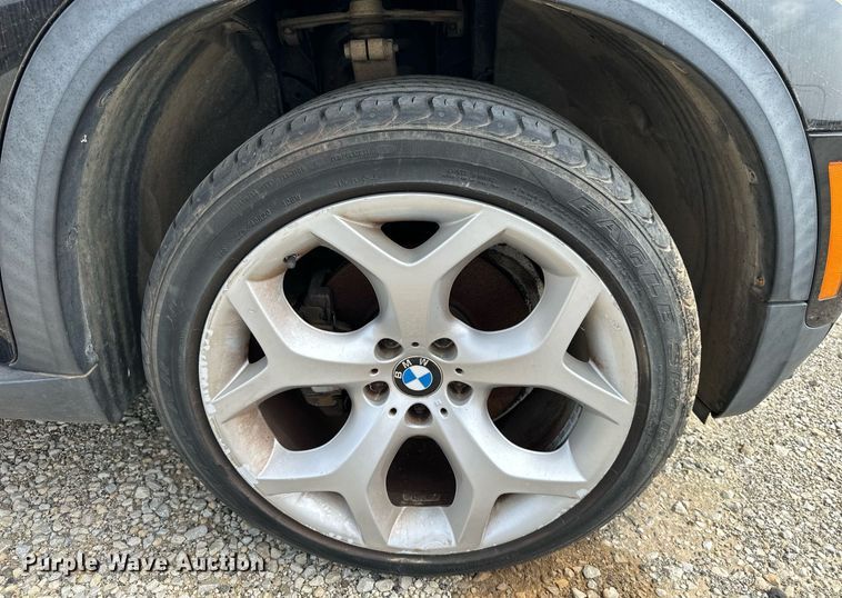 image for item DW8670 2011 BMW X5 SUV