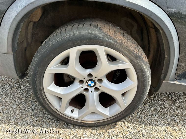 image for item DW8670 2011 BMW X5 SUV
