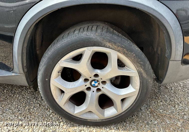 image for item DW8670 2011 BMW X5 SUV