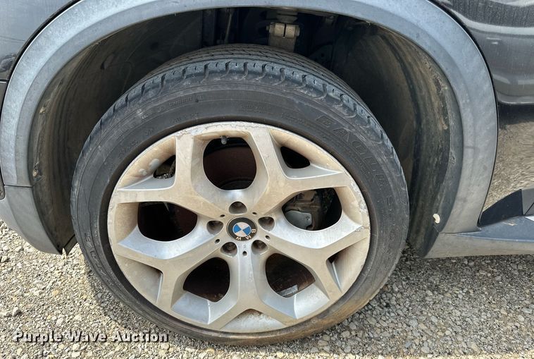 image for item DW8670 2011 BMW X5 SUV